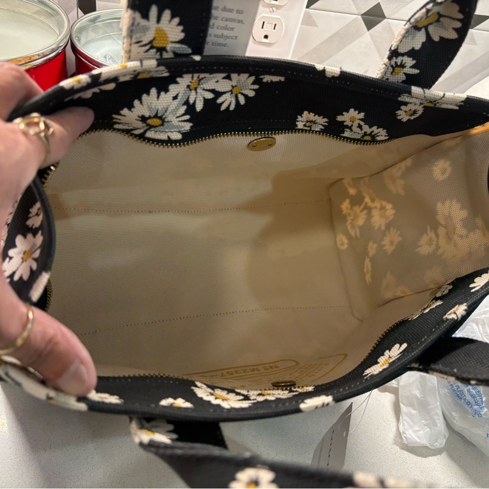 Coach Black & Gold Daisy Tote w/ Coach billfold & tags on purse.Purse NWT - Picture 4 of 7